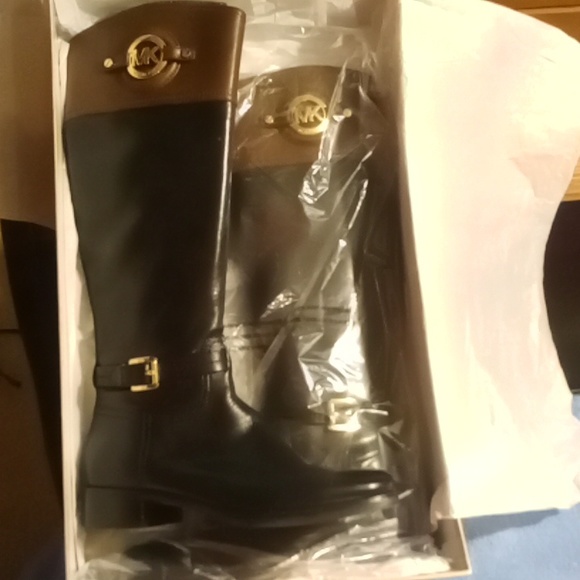 Michael Kors - Picture 2 of 2